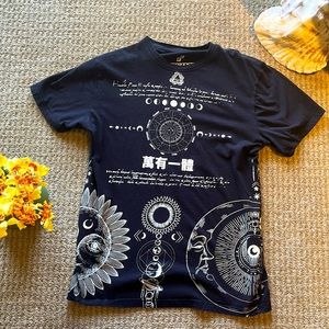 Black Astronomy Graphic T-shirt Women’s Men’s Size M Chinese Korean Lettering